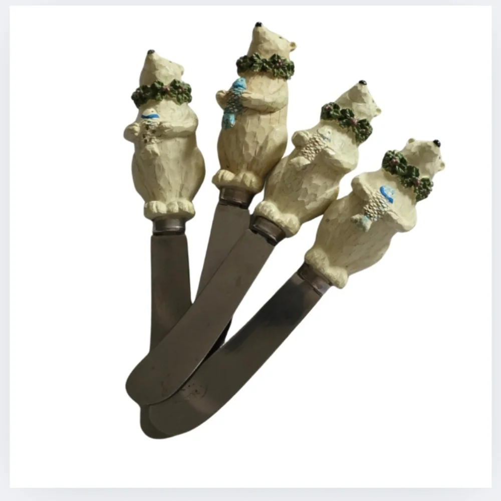 Foreside Set of 4 Small Spreading Knives/ Spreaders With Polar Bear Winter Theme
